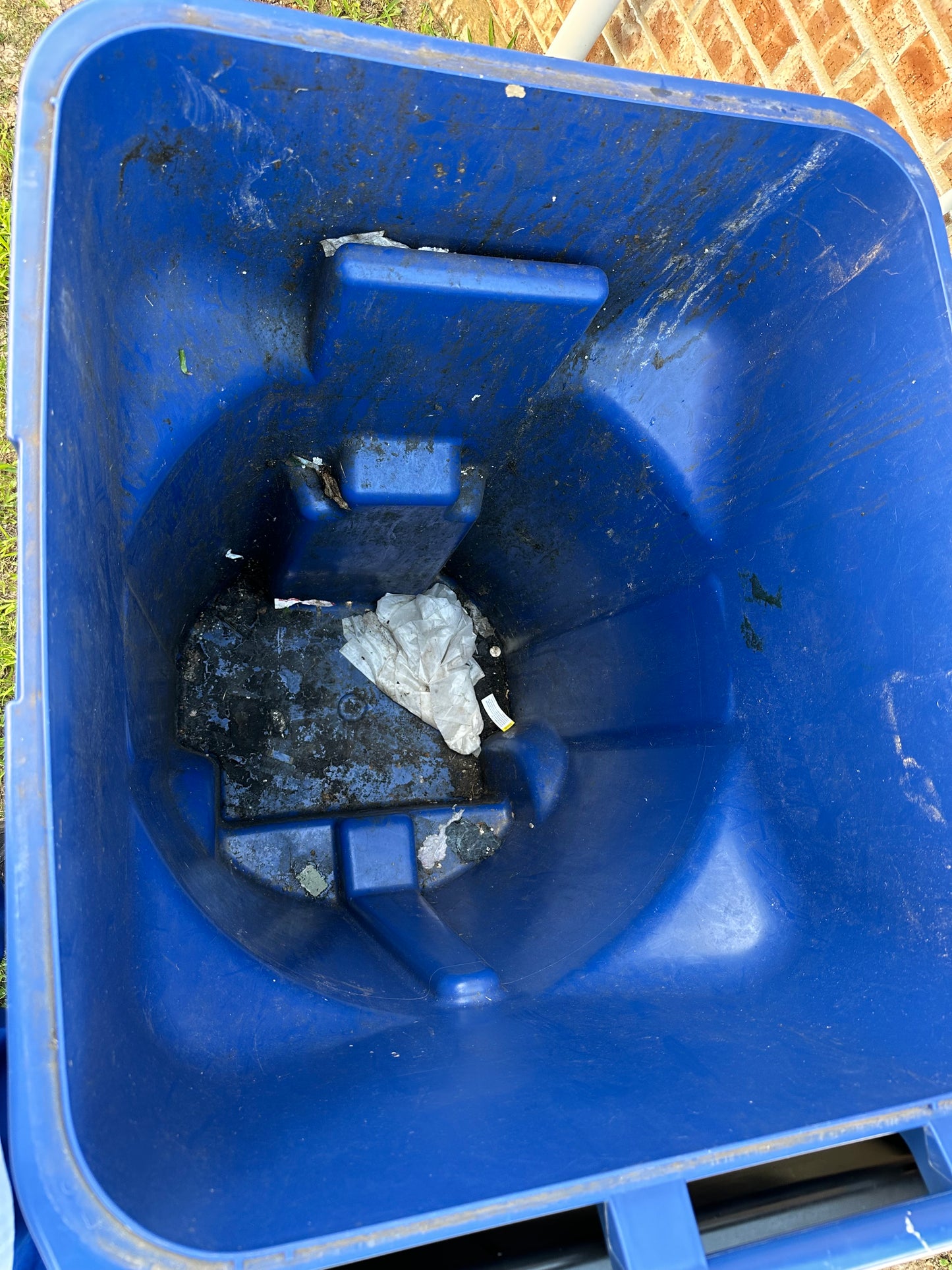 Garbage Bin Deep Cleaning