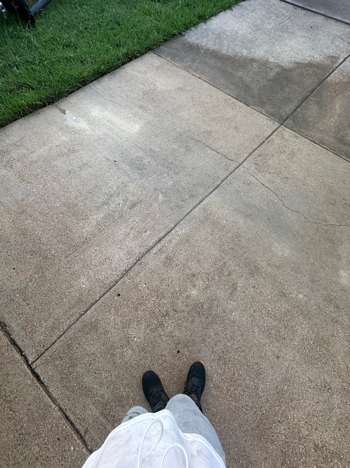 Concrete Pressure Washing (Driveways & Sidewalks)